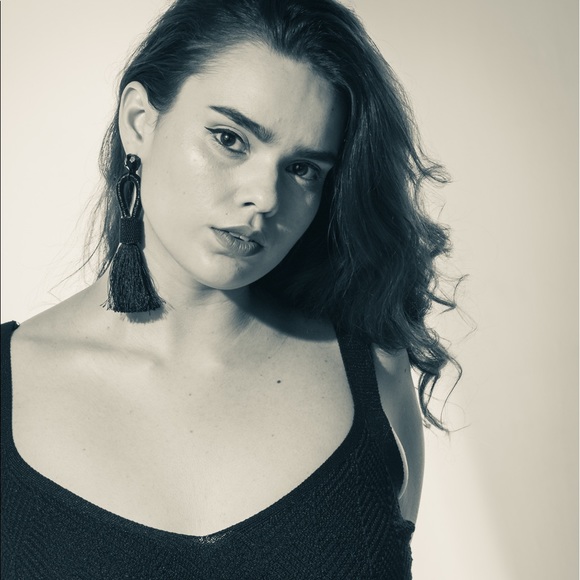 Meet your Posher, Sierra - Picture 1 of 1